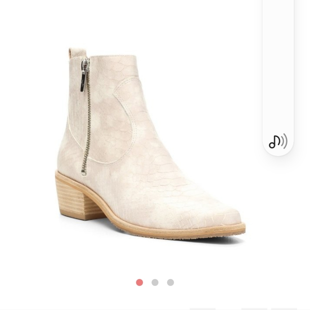 Donald Pliner Marisol Booties.  Size 11